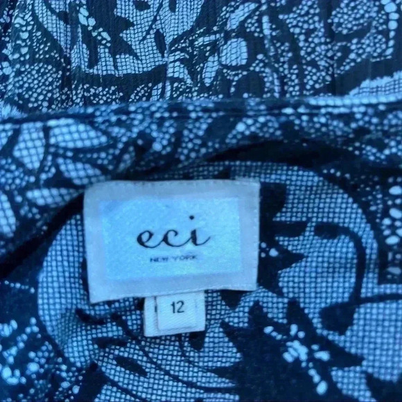 ECI 100% silk Fully lined mini dress with chest flower detailing - Picture 8 of 11